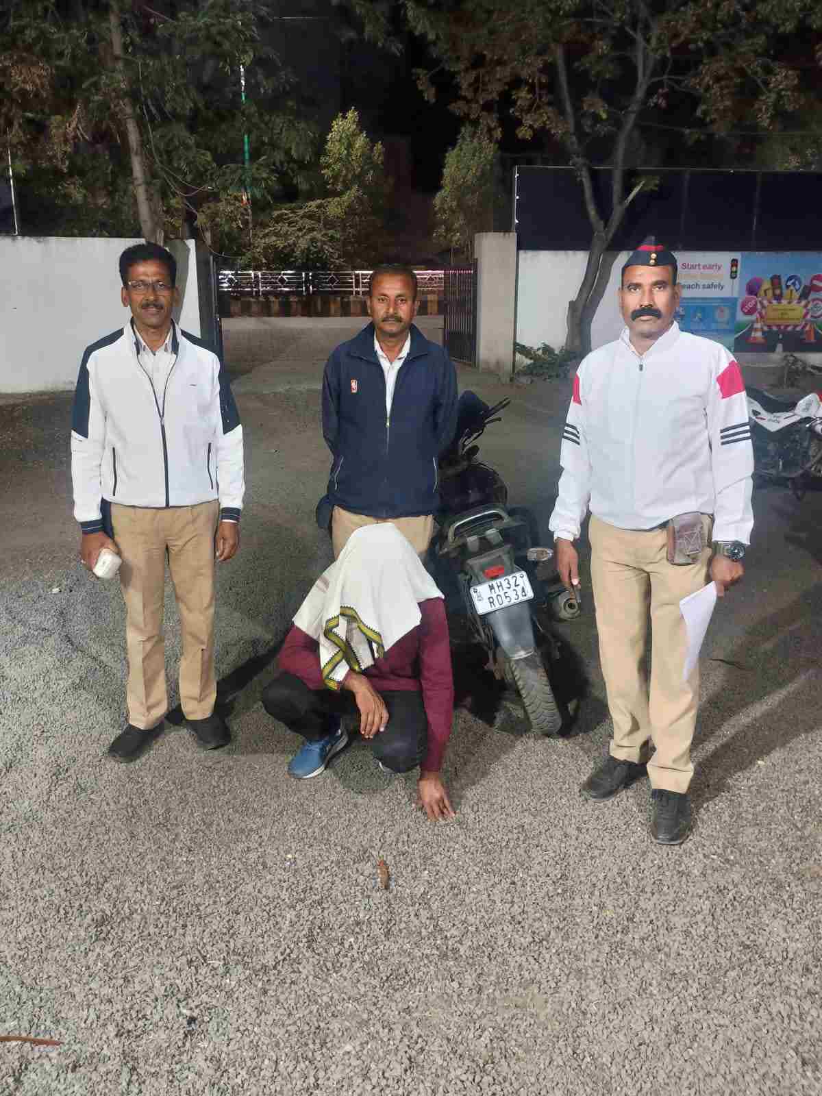 दारूच्या नशेत दुचाकी चालवणाऱ्यावर पोलिसांची कारवाई